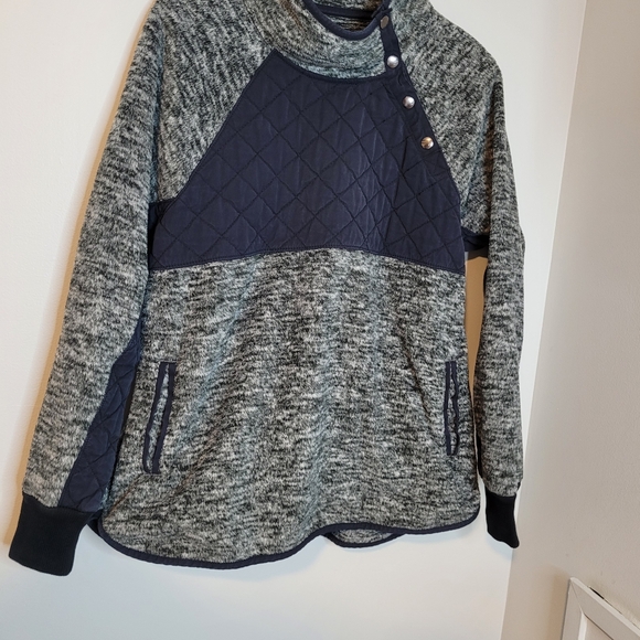 Abercrombie and Fitch Gray/Black Asymmetrical Pullover - Picture 7 of 12